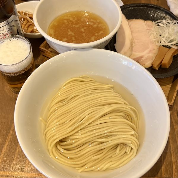 「塩つけ麺（200g・かき油）＋ビンビール」@麺屋鈴春の写真
