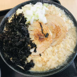 【限定】燕三条 鶏 太麺 濃厚煮干スープ＋味玉ひき肉ごはん