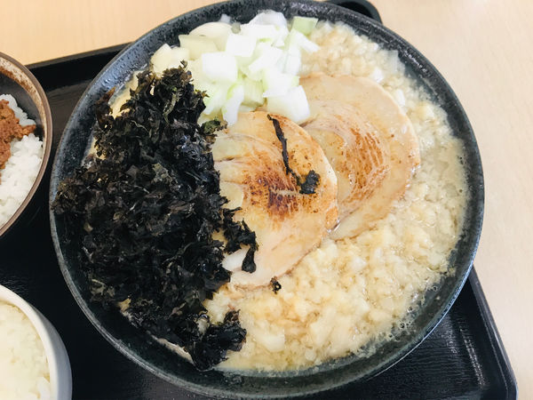 「【限定】燕三条 鶏 太麺 濃厚煮干スープ＋味玉ひき肉ごはん」@千極煮干 アネックスの写真