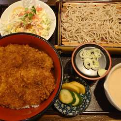 わらじ丼もりそばセット+くるみ汁(1550円)