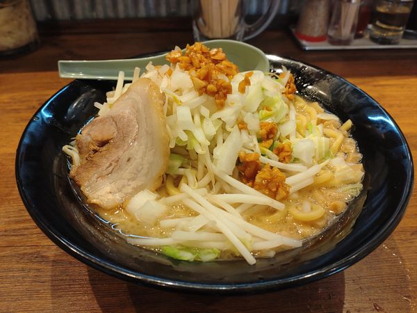 「豚そば」@横浜家系ラーメン たくみ家 水戸見和店の写真