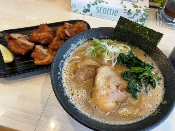 「らぁめん＋唐揚げ３個」@麺匠 文蔵 総本店の写真