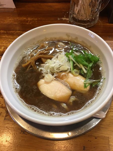 「煮干中華そば　750円」@やきとり酒場 とりまじの写真