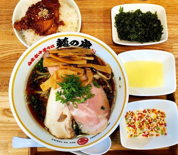 「しょうゆ中華そば(大盛)」@自家製中華そば 麺の虜の写真