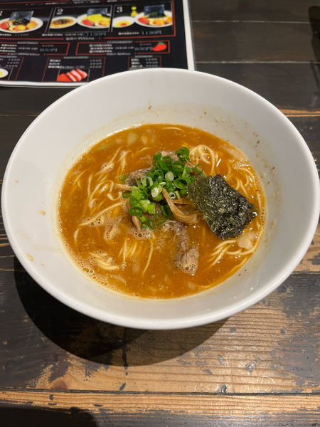 「紅の本節らあめん 830円」@俺の空 池袋店の写真