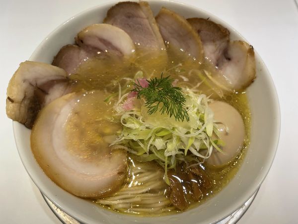 「塩ラーメン+味玉アローカナ+煮豚トッピング」@上方レインボーの写真