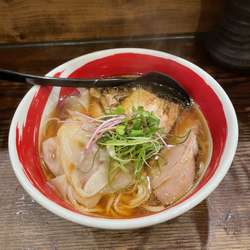 醤油ワンタン麺