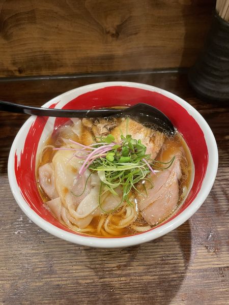 「醤油ワンタン麺」@ラーメン専門店 浜寅 東戸塚店の写真