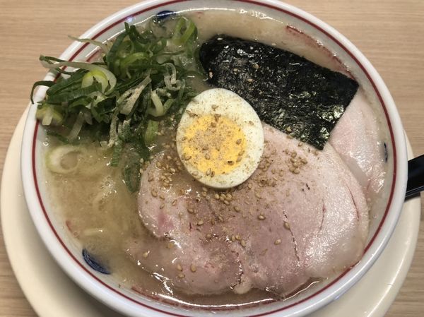 「濃厚豚骨ラーメン＋替え玉」@空ノ色 王子店の写真