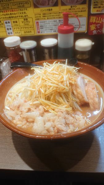 「大麺マシ味山  ネギ  ニンニクマシ  油マシマシ」@豚山 大森店の写真