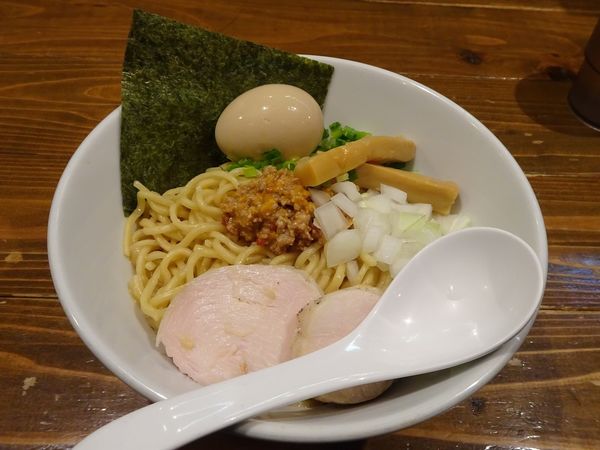 「味玉特製油そば（990円）＋大盛り（130円）」@煮干しそば 虎空の写真