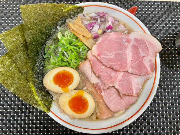 「特製背脂煮干しそば1100円」@らーめん セアブラノ神 壬生本店の写真