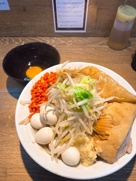 「ラーメン うずら生卵、ｶﾗｱｹﾞ少魚粉生姜」@麺屋 浜一の写真