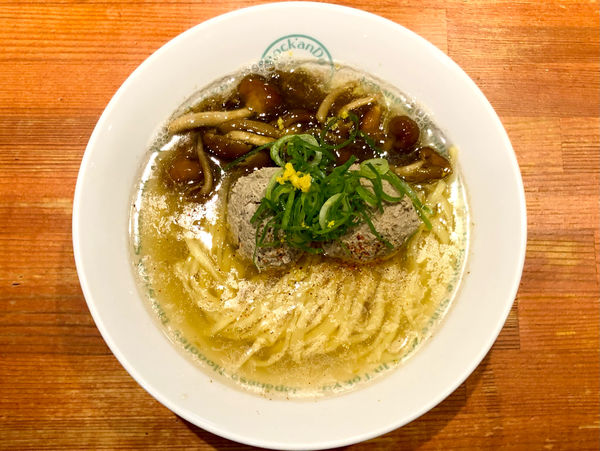 「★＜限定麺＞生姜香る秋刀魚のつみれラーメン(塩)🍜¥1,300」@麺屋 六感堂 Rock'anDoの写真