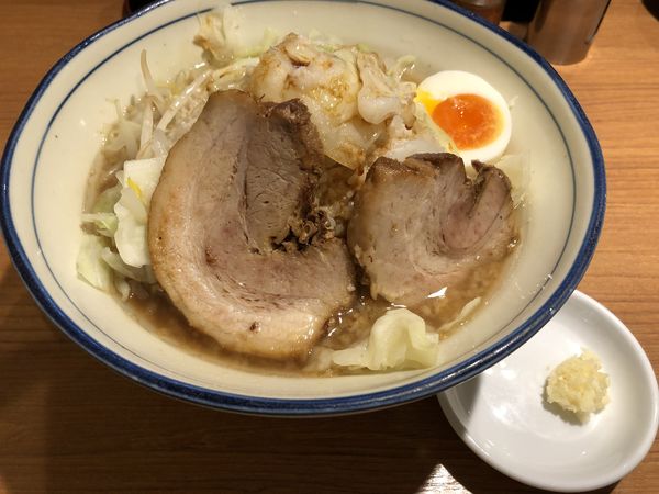 「醤油とんこつヤサイアブラニンニク少し」@らーめん勇の写真