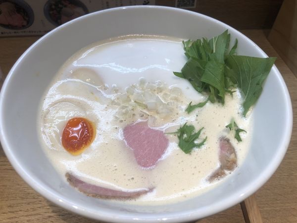 「味玉子ふく流らーめん」@ふく流らーめん 轍 東京高田馬場本店の写真