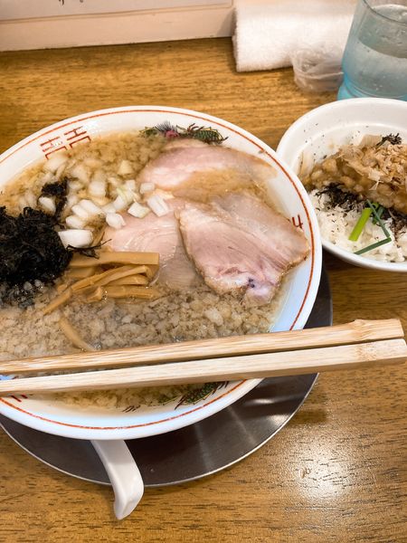 「背脂煮干中華ラーメン」@背脂煮干中華そば 我武者羅 初台店の写真