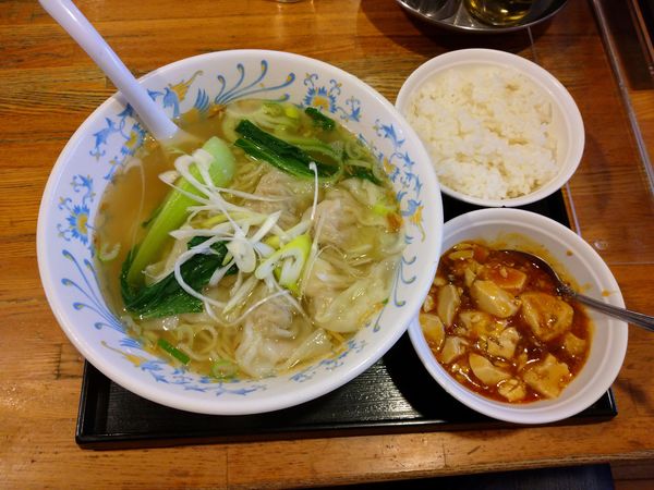 「海老ワンタンラーメン（800円）＋ミニ麻婆丼（200円）」@蘇州屋台の写真