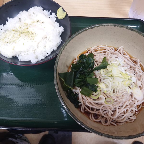 「ミニトロロ丼セット550円」@名代 箱根そば 千歳烏山店の写真