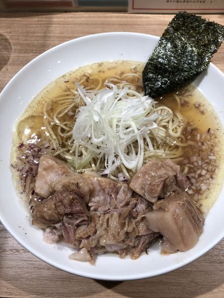 「肉しおにぼ(胡椒香るしおしゃもにぼ)900円」@煮干し Noodles Nibo Nibo Cinoの写真