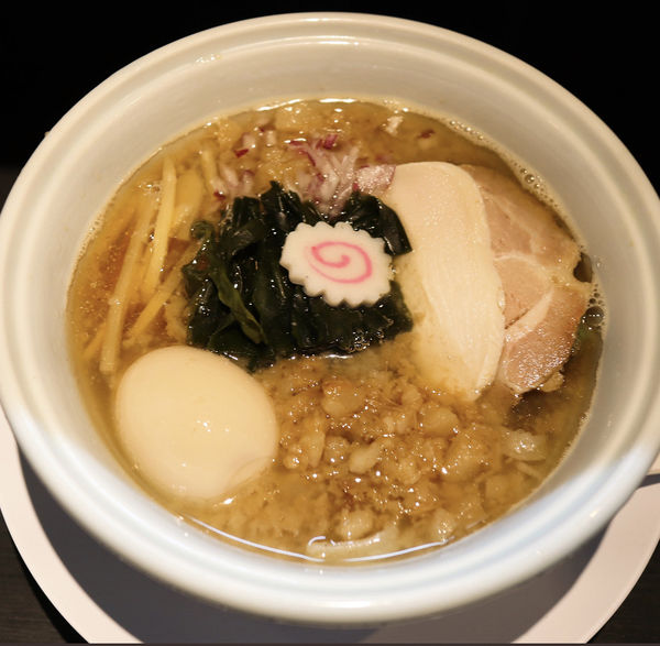 「背脂煮干らーめん味玉」@らーめん 三極志の写真