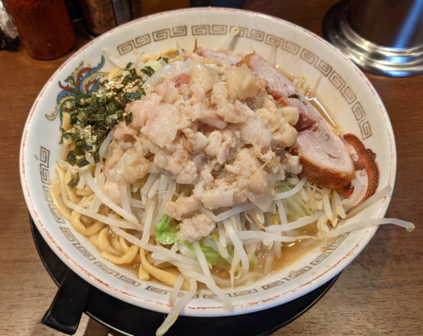 「小ラーメン（アブラ、アレ（ゴマ海苔））」@豚山 大森店の写真