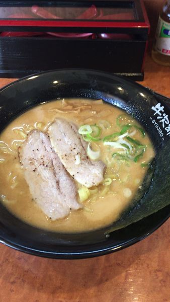 「牛骨ラーメン　600円」@黒毛牛骨ラーメン 牛次郎の写真