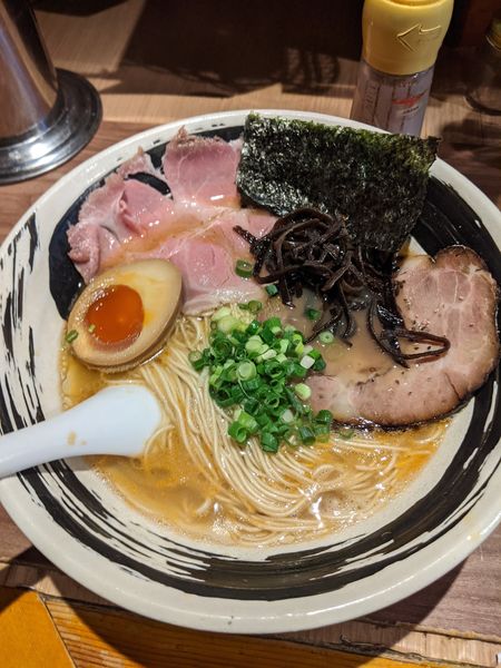 「白長浜ラーメン」@博多長浜らーめん よかとの写真