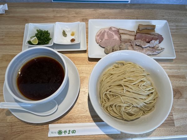 「醤油つけ麺（大盛400ｇ）＋鴨得」@麺処 やま田の写真