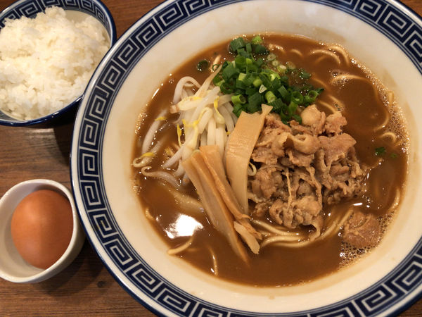 「徳島セット(中華そば＋ライス小＋生卵)」@徳島ラーメン はるまの写真