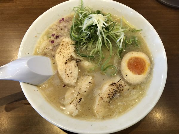 「鶏白湯炙り鶏そば　￥８６９」@丸源ラーメン 大府店の写真