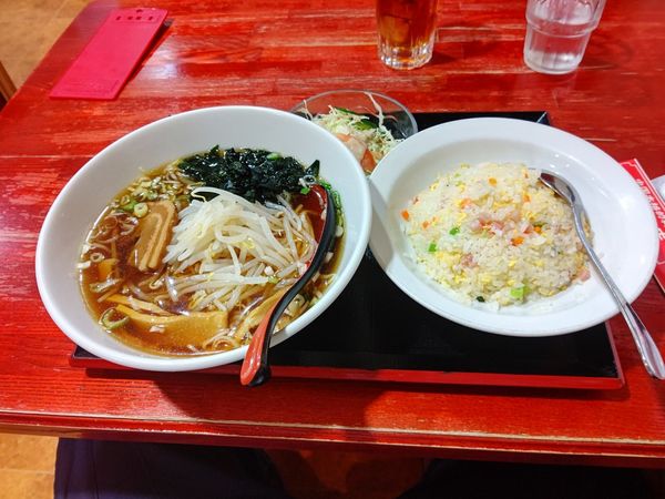 「Aランチ(醤油ラーメンと半チャーハンのセット)780円」@中国本場的料理 華龍飯店 高崎モントレー店の写真