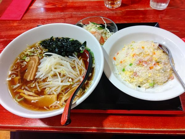 「Aランチ(醤油ラーメンと半チャーハンのセット)780円」@中国本場的料理 華龍飯店 高崎モントレー店の写真