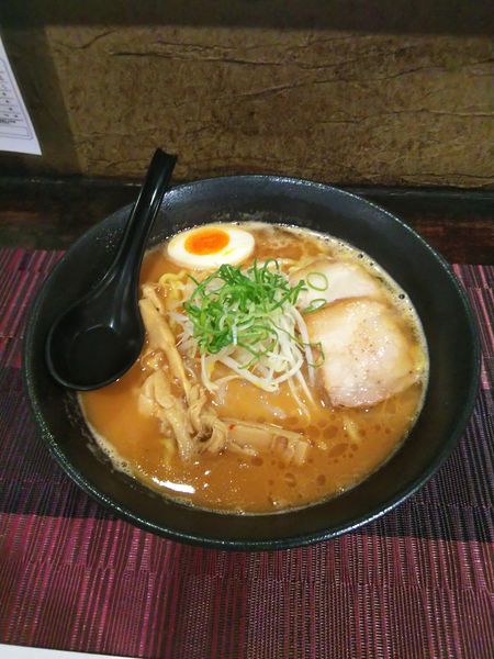 「濃厚味噌らーめん(大)税込880円」@我羅奢の写真