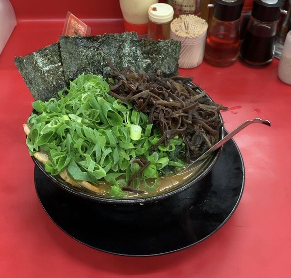 「チャーシューメン キクラゲ わけネギ」@家系ラーメン 王道 いしいの写真