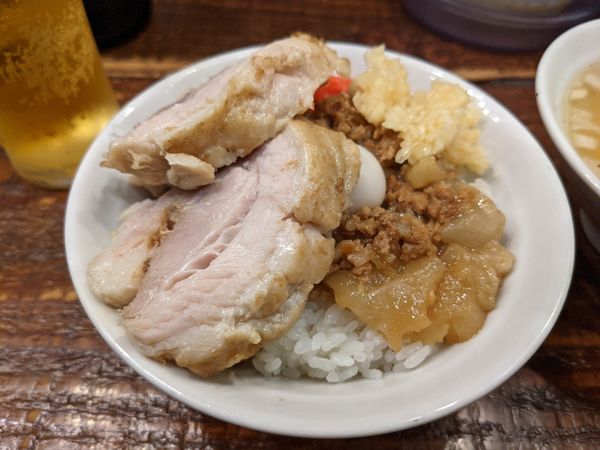 「ハーフマシライス350円+豚マシ250円」@立川マシマシの写真