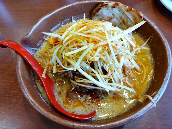 「信州肉ネギ味噌らーめん 味噌漬け炙りチャーシュー1枚」@味噌らーめん専門店 蔵出し味噌 門左衛門 西浦和店の写真
