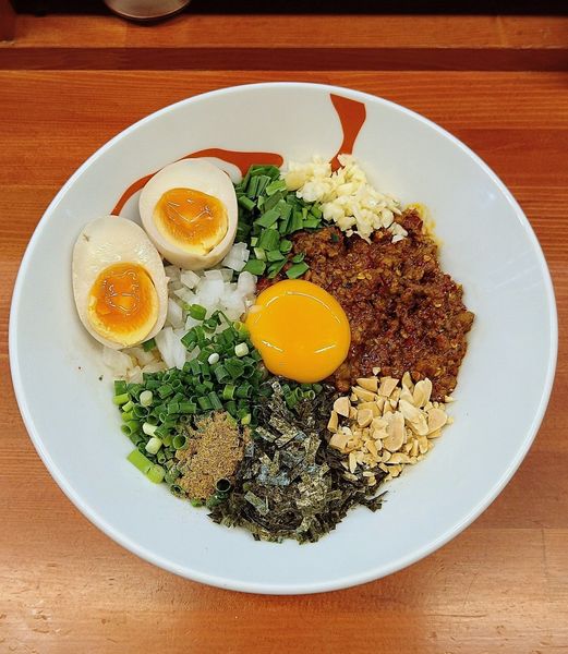 「(裏) 台湾まぜカレー 900円＋味玉 100円」@らーめん・油そば 笑びすの写真