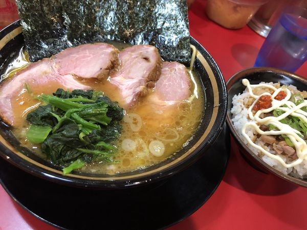 「チャーシューメン固め　賄い飯」@家系ラーメン とらきち家の写真