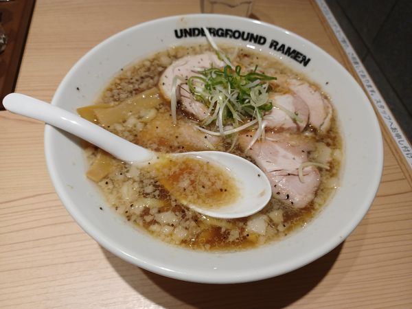 「背脂生姜肉そば　限定」@頑者 UNDERGROUND RAMEN 川越駅店の写真