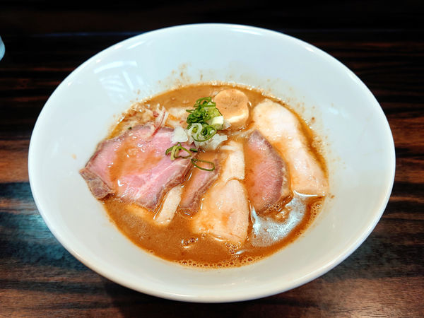 「濃い鯵煮干し中華そば+肉増し×2」@中華そば 梟の写真