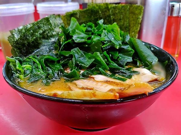 「チャーシューメン 海苔増 ワカメ」@ラーメン杉田家の写真