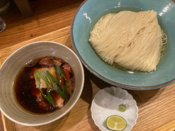 「淡麗昆布水つけ麺(大盛)¥1100+瓶ビール¥500」@いかれたNOODLE Fishtonsの写真