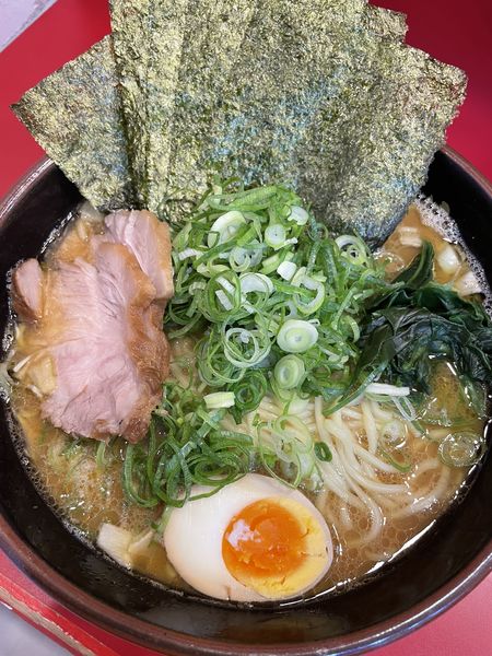 「特製らーめん中+九条ネギ」@らーめん 谷瀬家 新橋店の写真