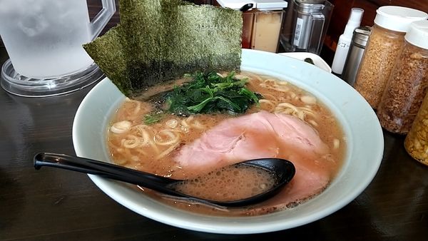 「豚骨醤油らーめん（７５０円）」@南大沢らーめん家の写真