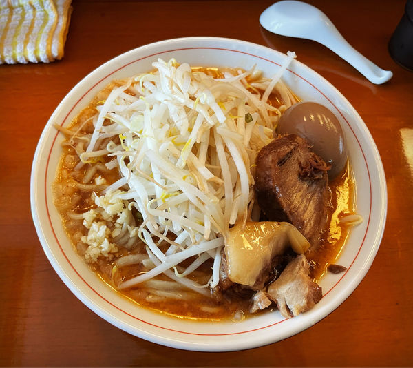 「旨辛+味玉」@自家製麺 ラーメンが止マラナイの写真