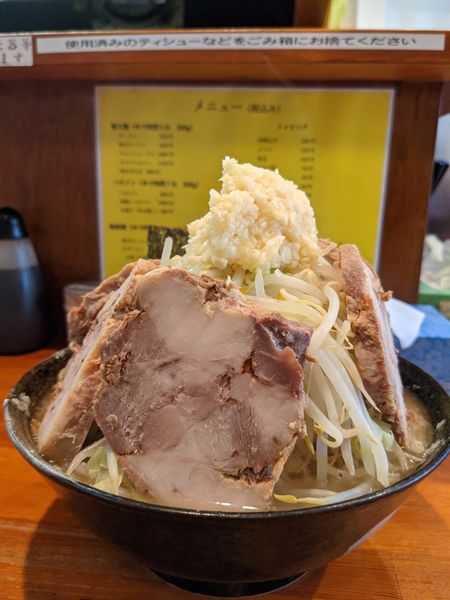 「チャーシュー麺+大盛り野菜マシ油マシニンニクマシ」@横浜家系ラーメン 梅田家の写真
