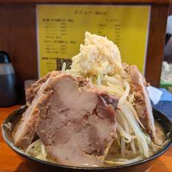 チャーシュー麺+大盛り野菜マシ油マシニンニクマシ