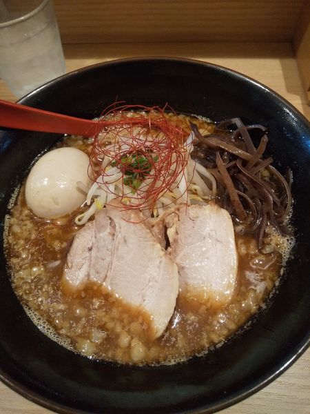 「【期間限定】焼きあご味噌らー麺950円→820円クーポン味玉」@焼きあご塩らー麺 たかはし 恵比寿店の写真