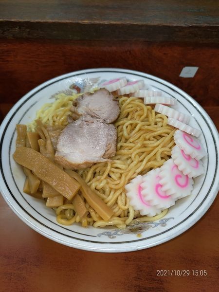 「油そば大＋ナルト盛り」@珍々亭の写真